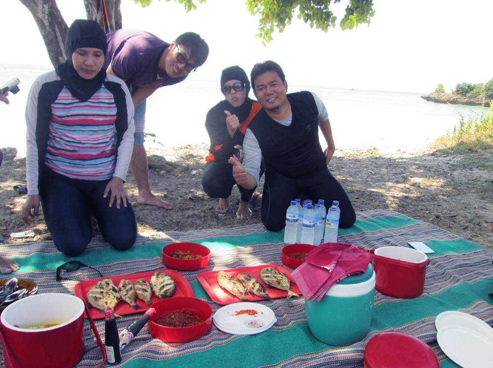 Snorkeling pink Beach