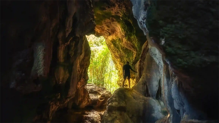 Mirror Cave Labuan Bajo - Day tour Rangko Cave
