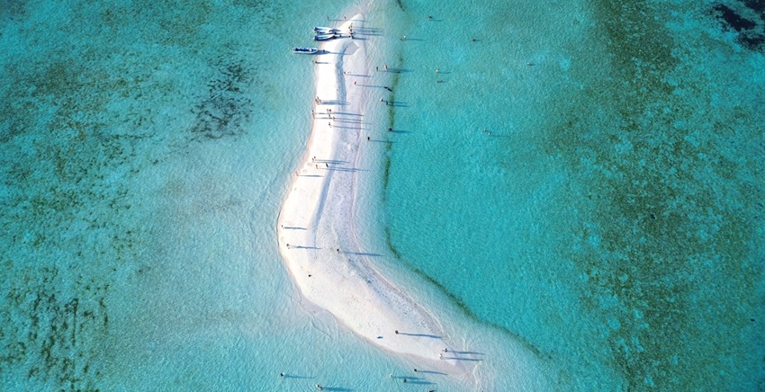 Taka Makassar - Sand Bar Island